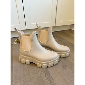 JEFFREY CAMPBELL Platform Lug Sole Chelsea Rain Boot Cream Women’s Size 6 NWT